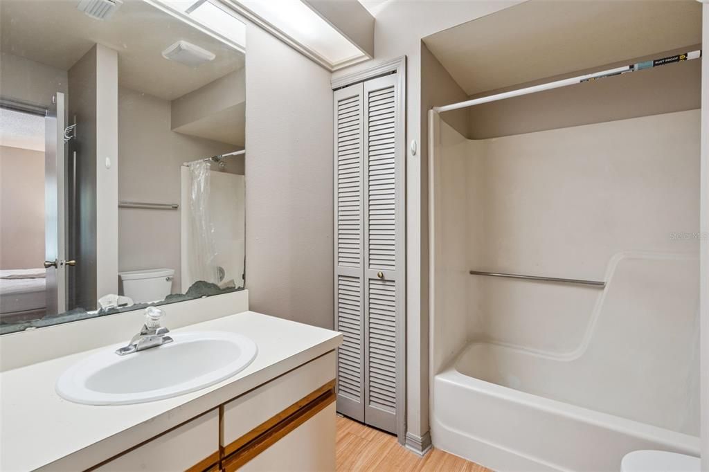 For Sale: $249,000 (2 beds, 2 baths, 1166 Square Feet)