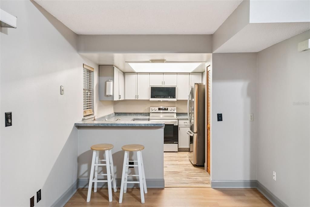 For Sale: $249,000 (2 beds, 2 baths, 1166 Square Feet)