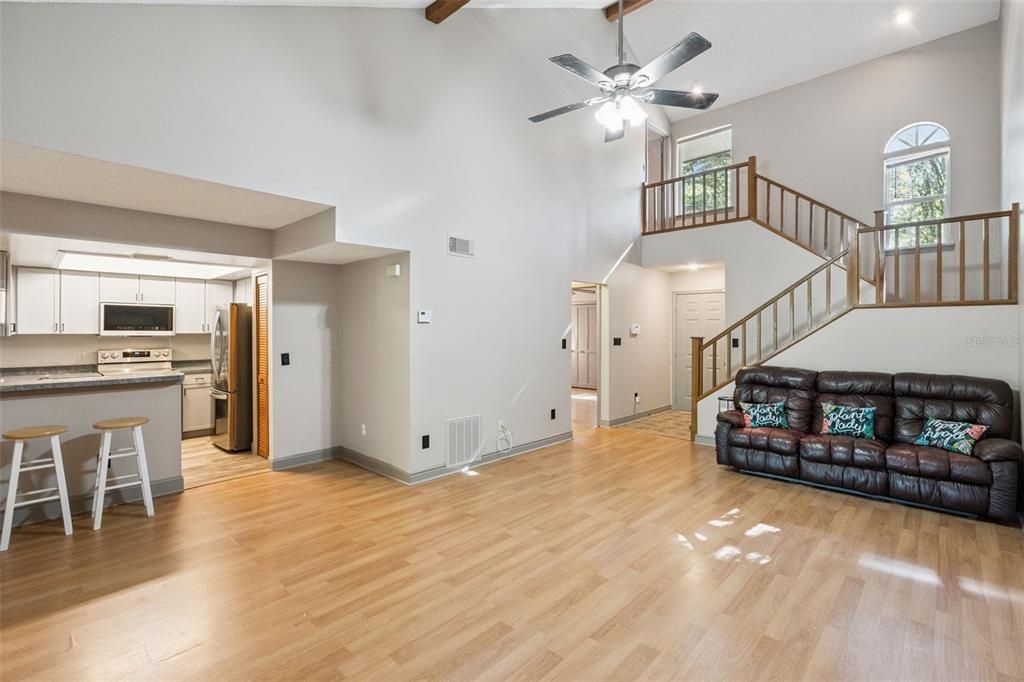 For Sale: $249,000 (2 beds, 2 baths, 1166 Square Feet)