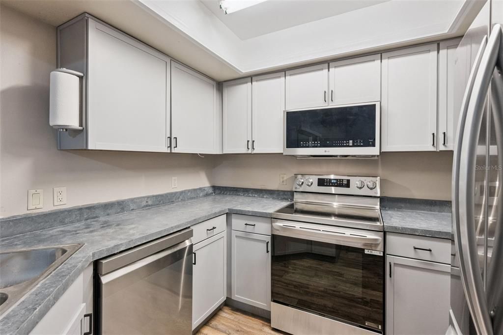 For Sale: $249,000 (2 beds, 2 baths, 1166 Square Feet)
