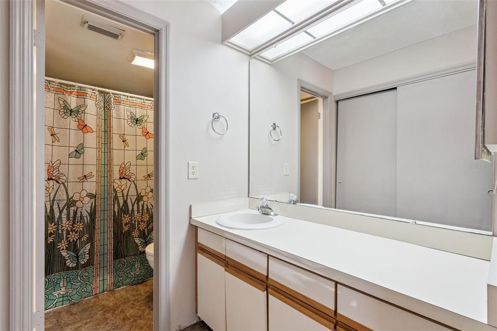 For Sale: $249,000 (2 beds, 2 baths, 1166 Square Feet)