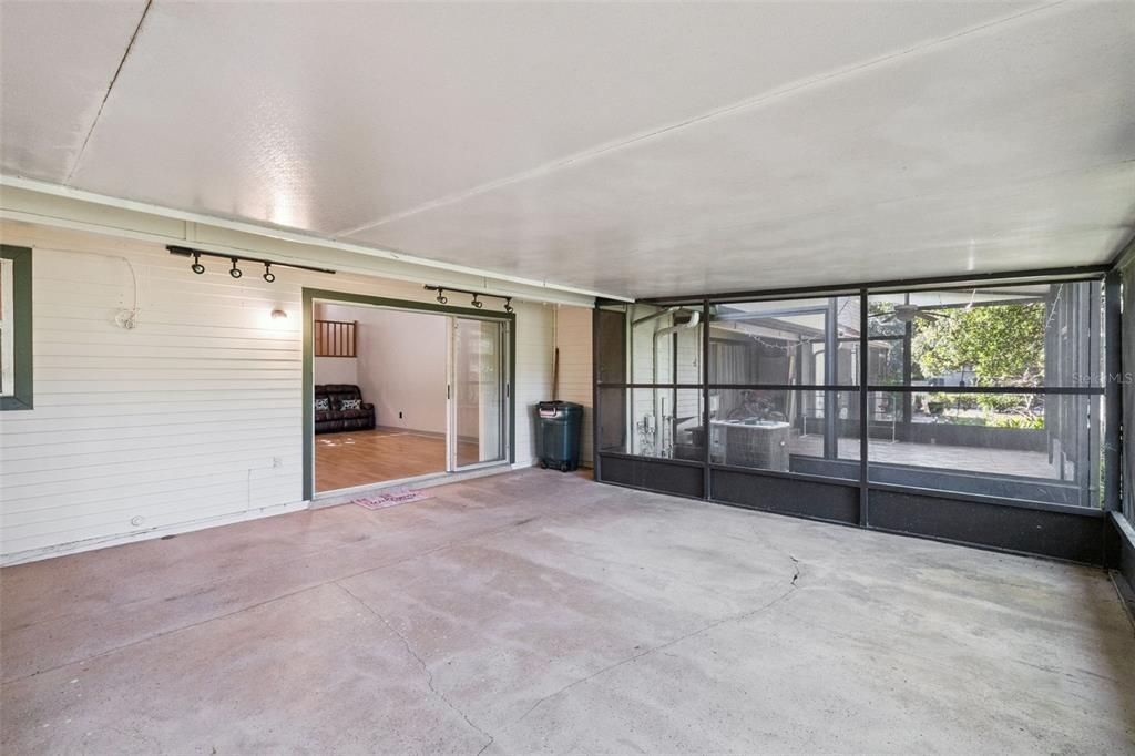 For Sale: $249,000 (2 beds, 2 baths, 1166 Square Feet)