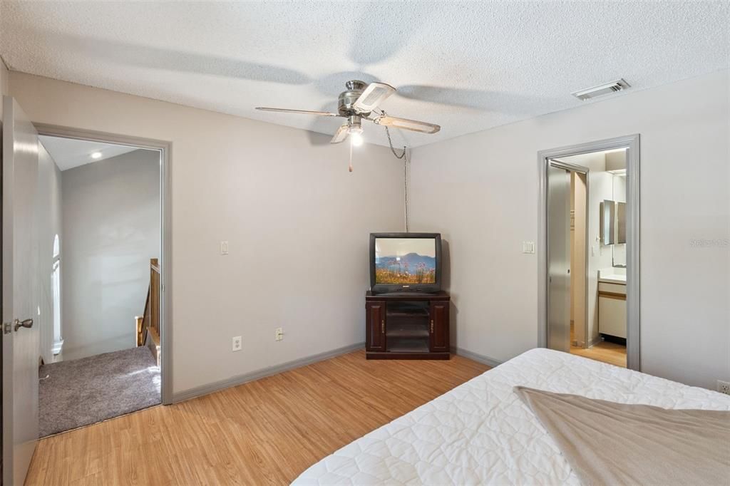 For Sale: $249,000 (2 beds, 2 baths, 1166 Square Feet)