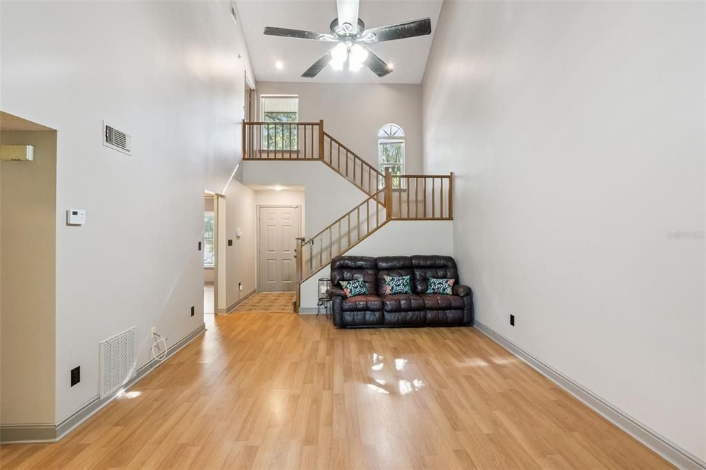 For Sale: $249,000 (2 beds, 2 baths, 1166 Square Feet)