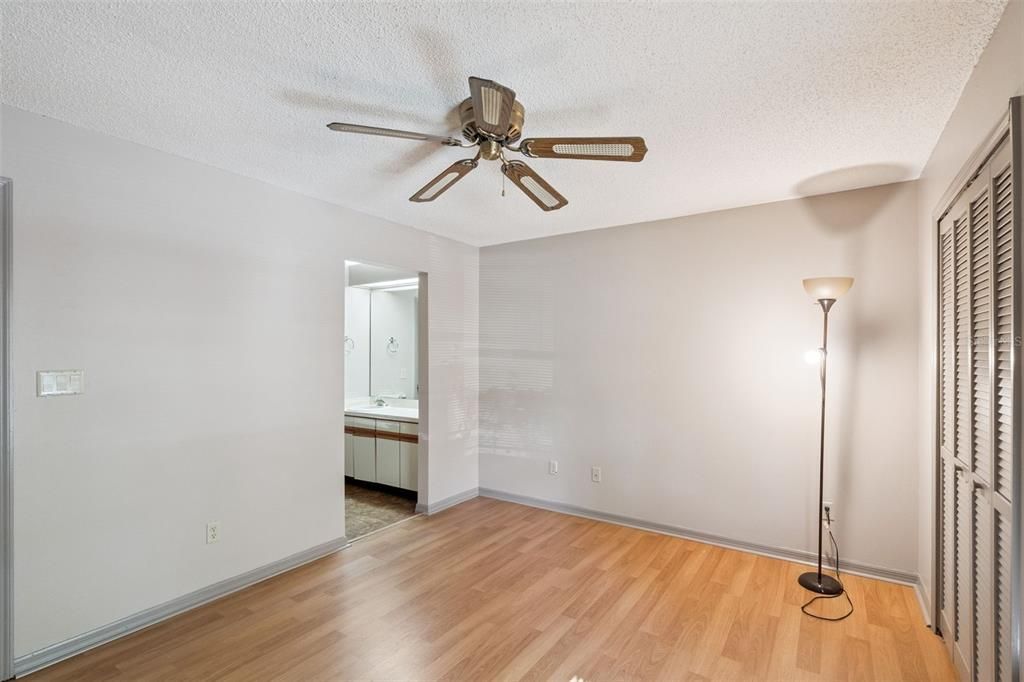 For Sale: $249,000 (2 beds, 2 baths, 1166 Square Feet)