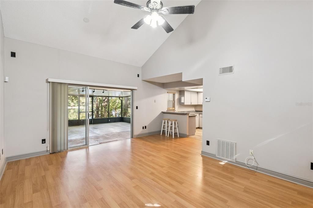 For Sale: $249,000 (2 beds, 2 baths, 1166 Square Feet)