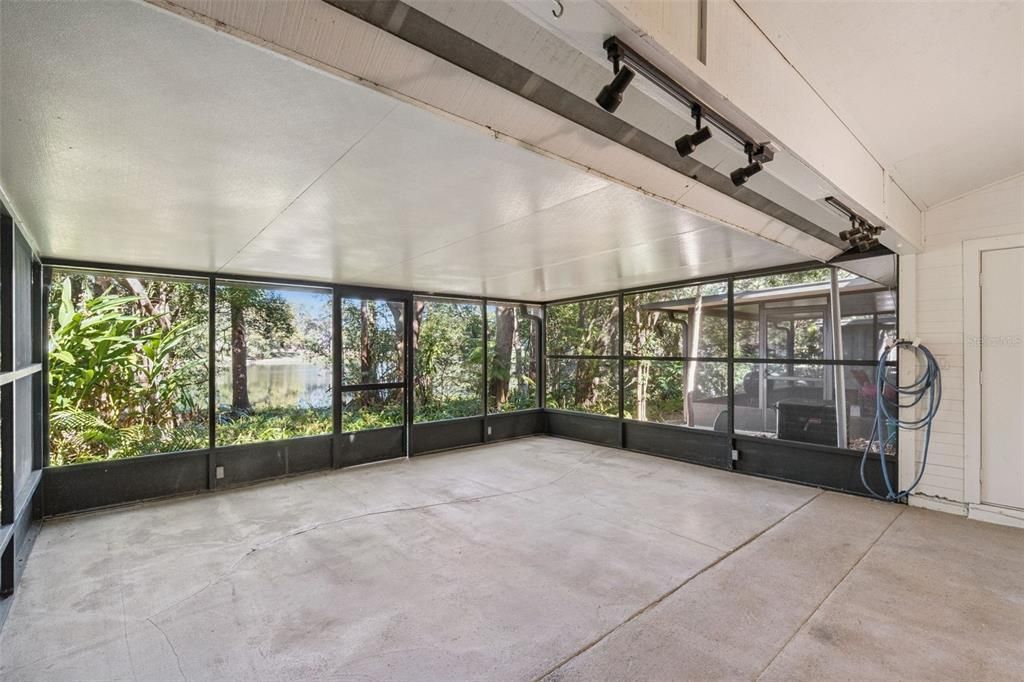 For Sale: $249,000 (2 beds, 2 baths, 1166 Square Feet)