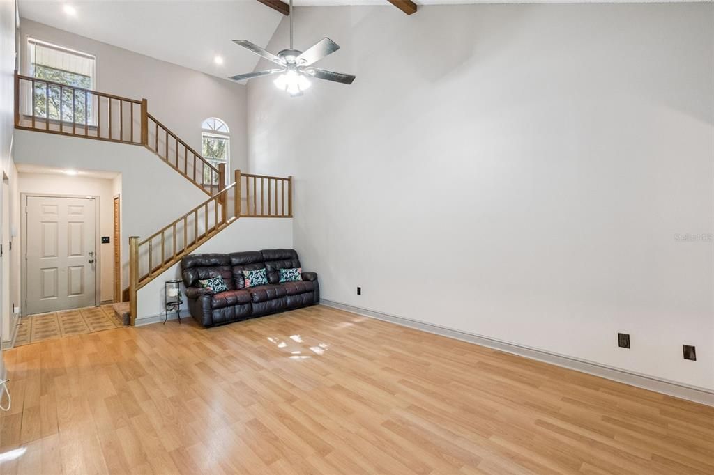 For Sale: $249,000 (2 beds, 2 baths, 1166 Square Feet)