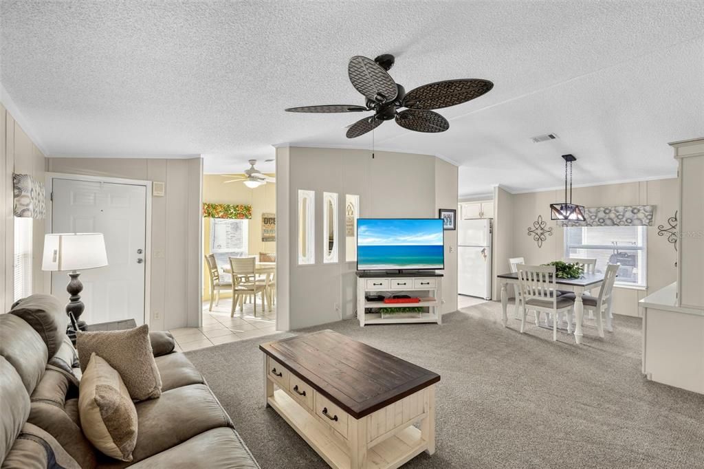 En Venta: $169,900 (2 camas, 2 baños, 1529 Pies cuadrados)