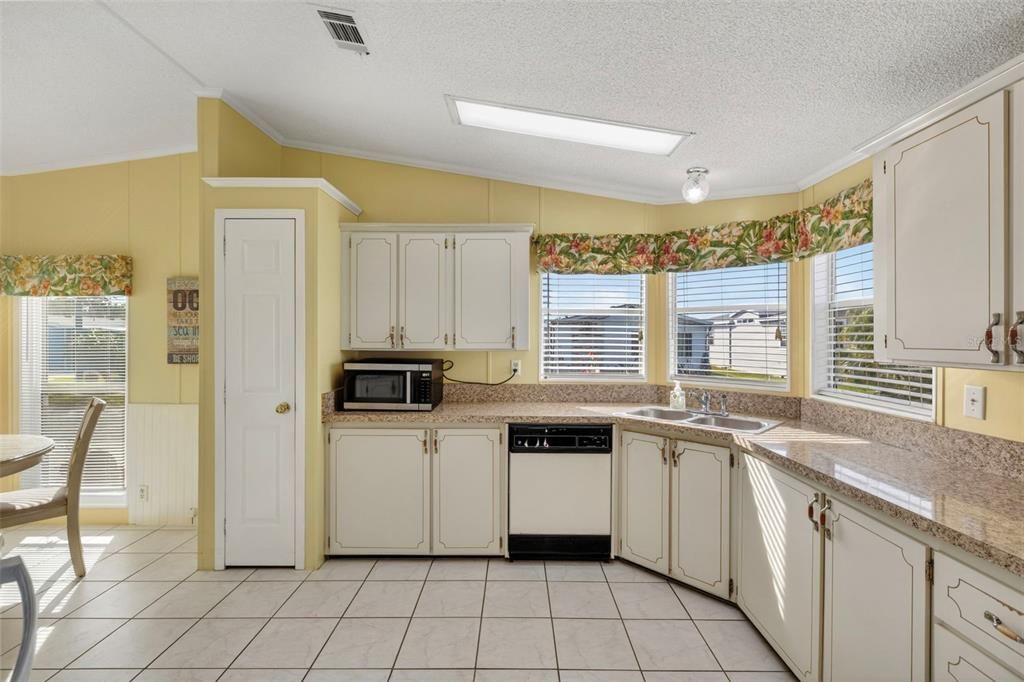 En Venta: $169,900 (2 camas, 2 baños, 1529 Pies cuadrados)