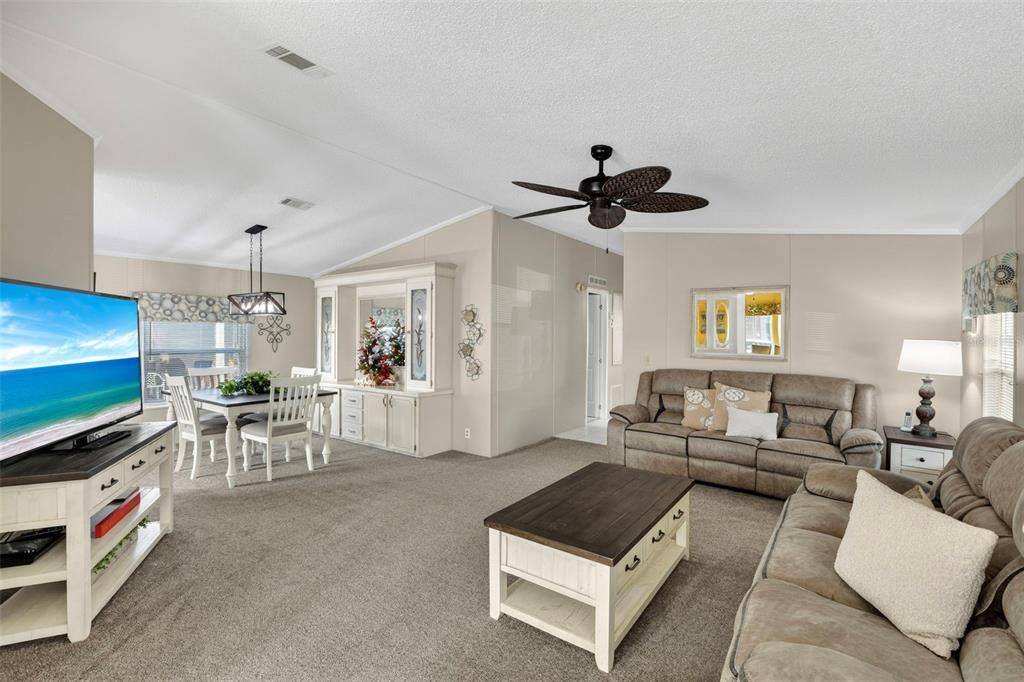 En Venta: $169,900 (2 camas, 2 baños, 1529 Pies cuadrados)