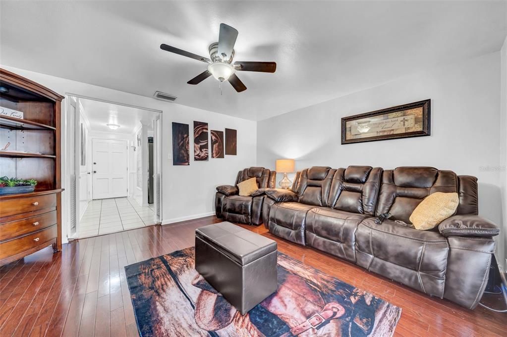 На продажу: $425,000 (3 спален, 2 ванн, 1540 Квадратных фут)