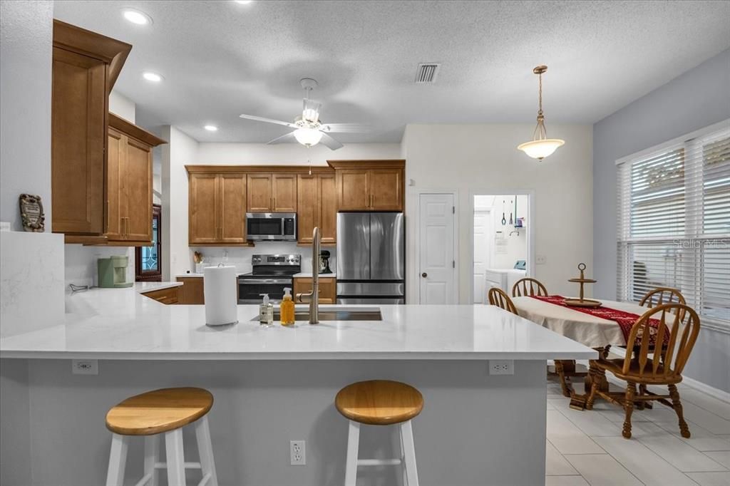 En Venta: $619,900 (3 camas, 2 baños, 2135 Pies cuadrados)