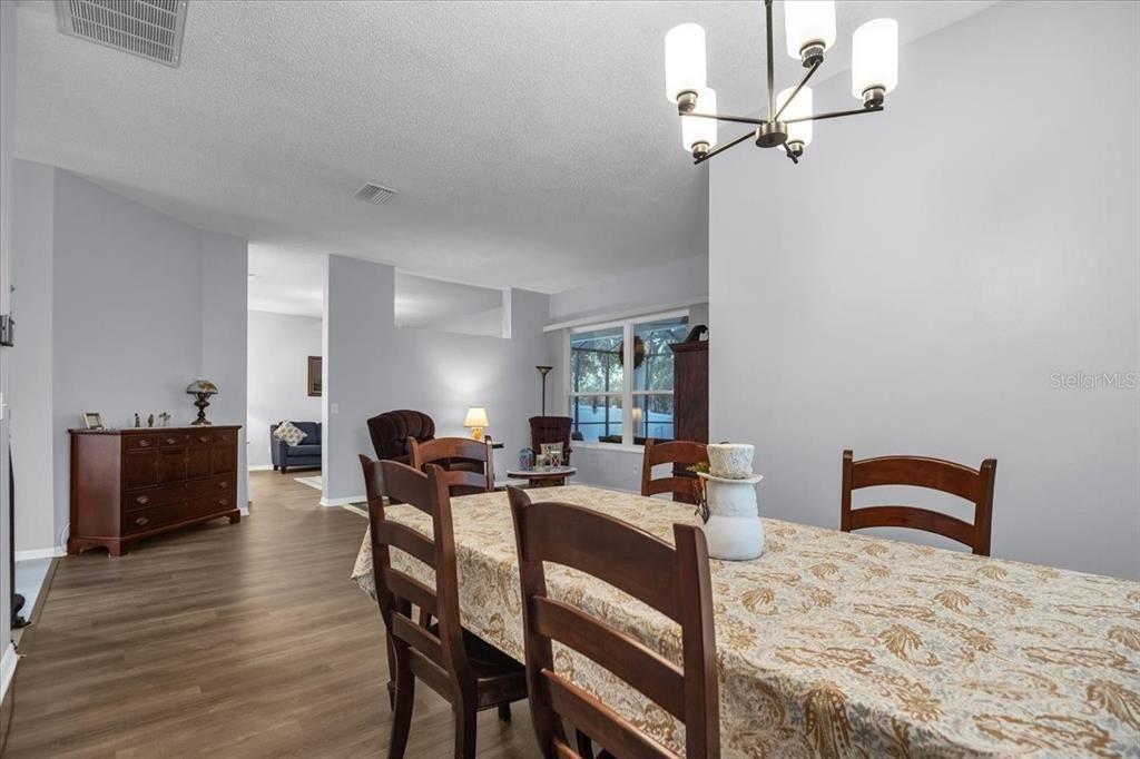 En Venta: $619,900 (3 camas, 2 baños, 2135 Pies cuadrados)