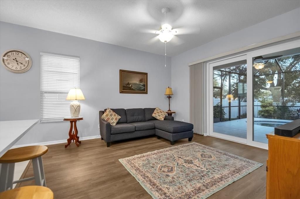 En Venta: $619,900 (3 camas, 2 baños, 2135 Pies cuadrados)