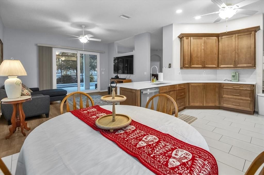 En Venta: $619,900 (3 camas, 2 baños, 2135 Pies cuadrados)