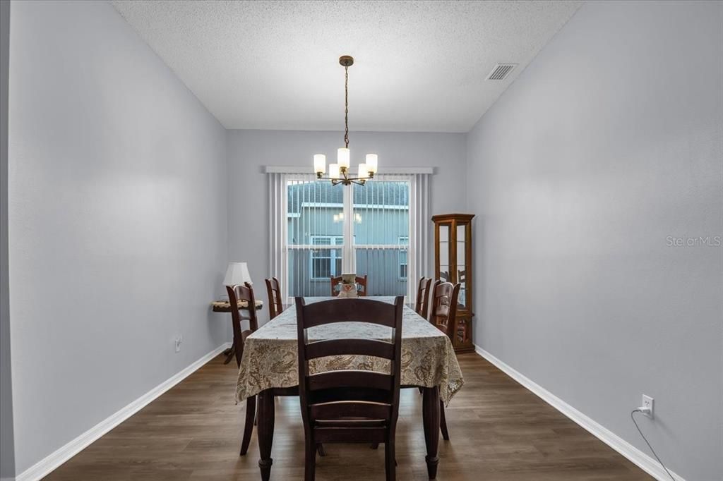 En Venta: $619,900 (3 camas, 2 baños, 2135 Pies cuadrados)