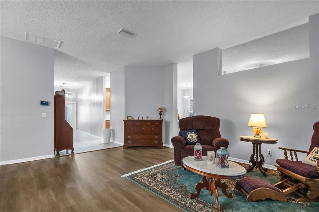 En Venta: $619,900 (3 camas, 2 baños, 2135 Pies cuadrados)