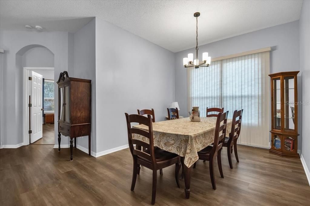 En Venta: $619,900 (3 camas, 2 baños, 2135 Pies cuadrados)