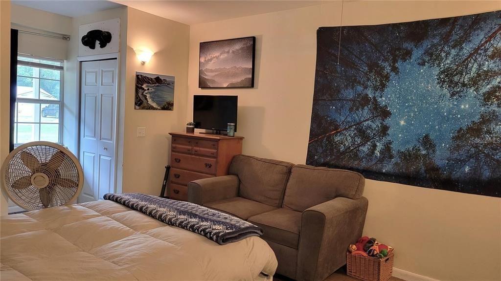 For Rent: $1,450 (1 beds, 1 baths, 720 Square Feet)