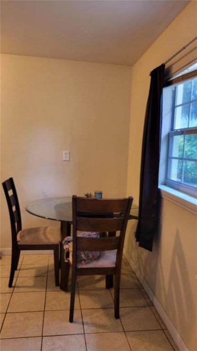For Rent: $1,450 (1 beds, 1 baths, 720 Square Feet)