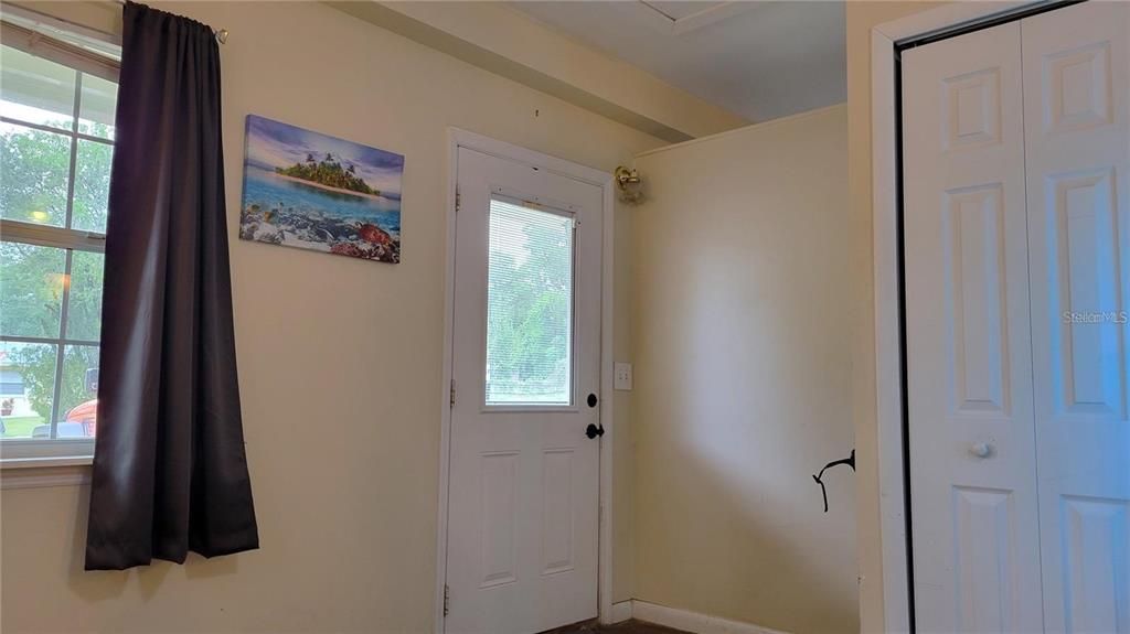 For Rent: $1,450 (1 beds, 1 baths, 720 Square Feet)