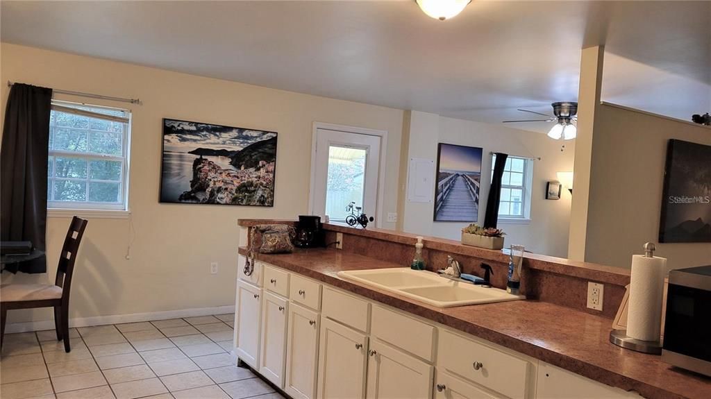 For Rent: $1,450 (1 beds, 1 baths, 720 Square Feet)