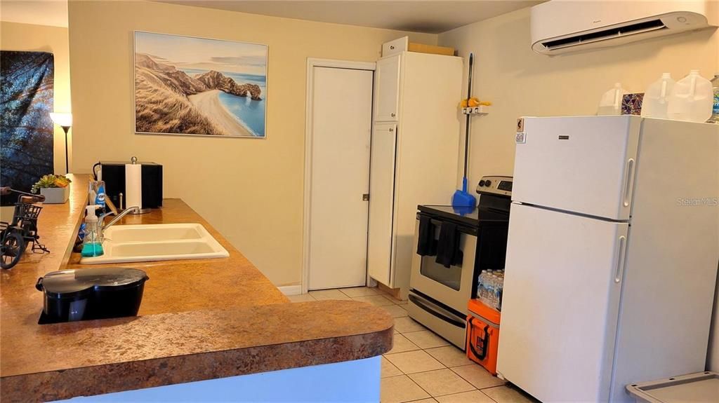 For Rent: $1,450 (1 beds, 1 baths, 720 Square Feet)