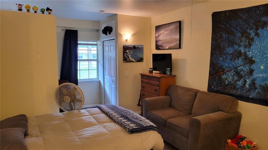 For Rent: $1,450 (1 beds, 1 baths, 720 Square Feet)