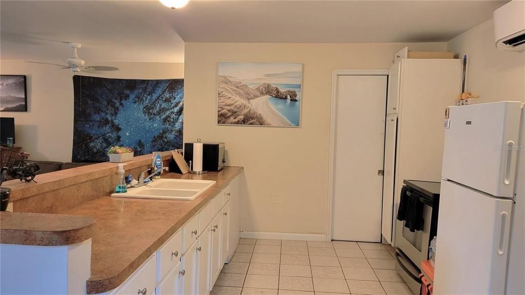 For Rent: $1,450 (1 beds, 1 baths, 720 Square Feet)