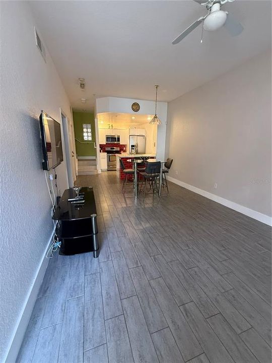 出租: $2,300 (3 贝兹, 2 浴室, 1296 平方英尺)