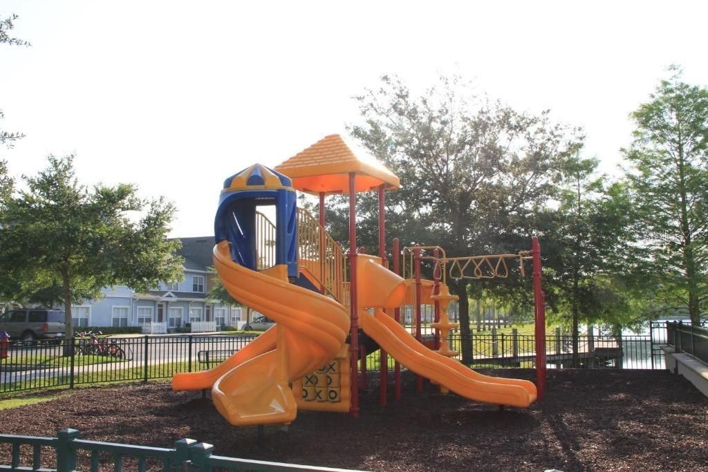 出租: $2,300 (3 贝兹, 2 浴室, 1296 平方英尺)