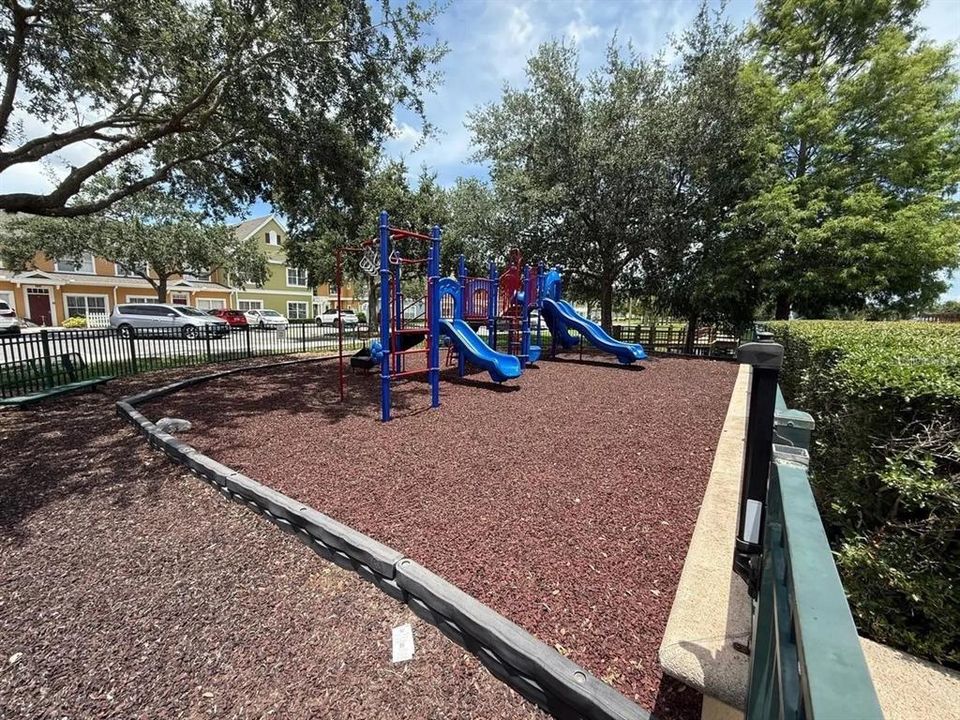 出租: $2,300 (3 贝兹, 2 浴室, 1296 平方英尺)