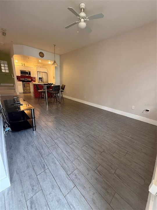 出租: $2,300 (3 贝兹, 2 浴室, 1296 平方英尺)