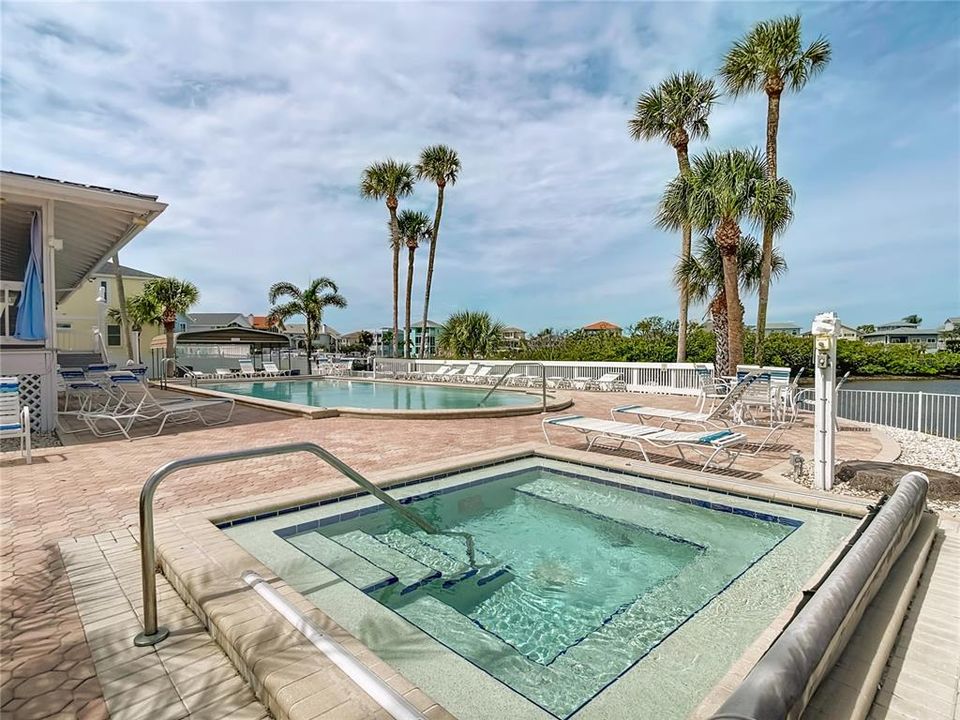 En Venta: $295,000 (2 camas, 2 baños, 964 Pies cuadrados)