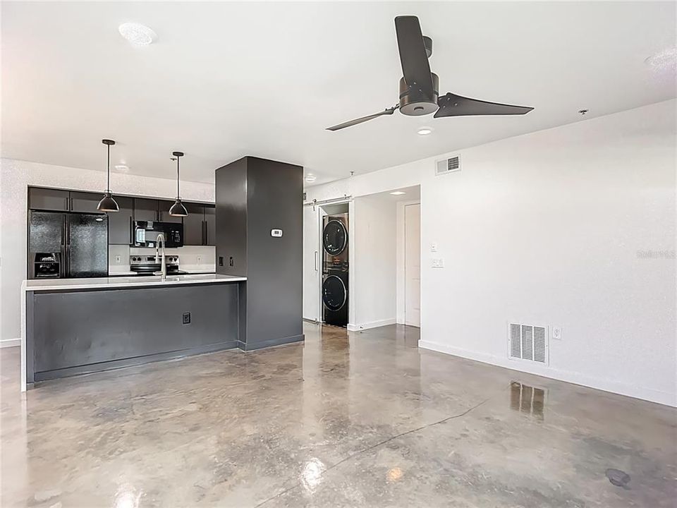 En Venta: $295,000 (2 camas, 2 baños, 964 Pies cuadrados)