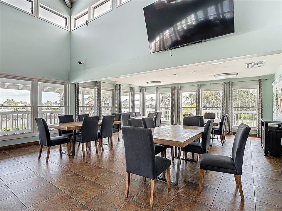 En Venta: $295,000 (2 camas, 2 baños, 964 Pies cuadrados)