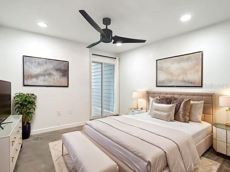 En Venta: $295,000 (2 camas, 2 baños, 964 Pies cuadrados)