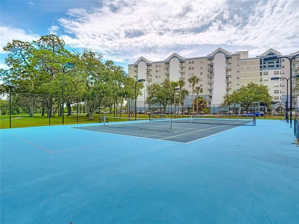 En Venta: $295,000 (2 camas, 2 baños, 964 Pies cuadrados)