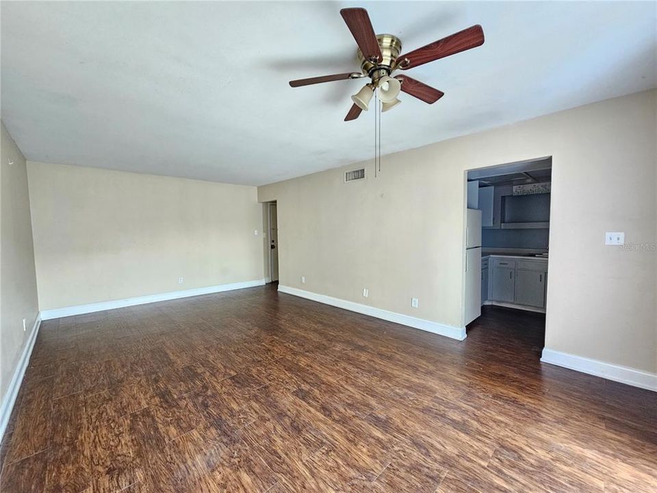 For Rent: $1,450 (2 beds, 1 baths, 950 Square Feet)