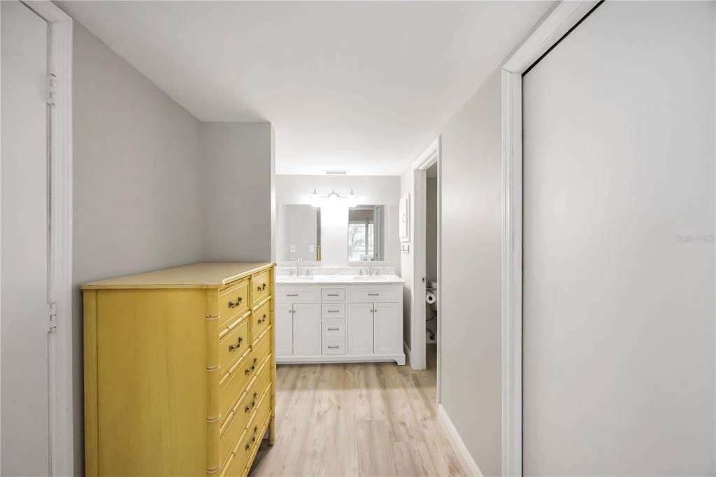 待售: $424,900 (2 贝兹, 2 浴室, 1046 平方英尺)