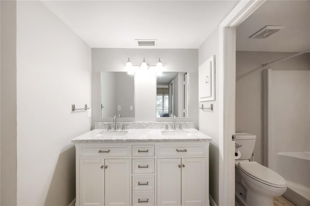 待售: $424,900 (2 贝兹, 2 浴室, 1046 平方英尺)