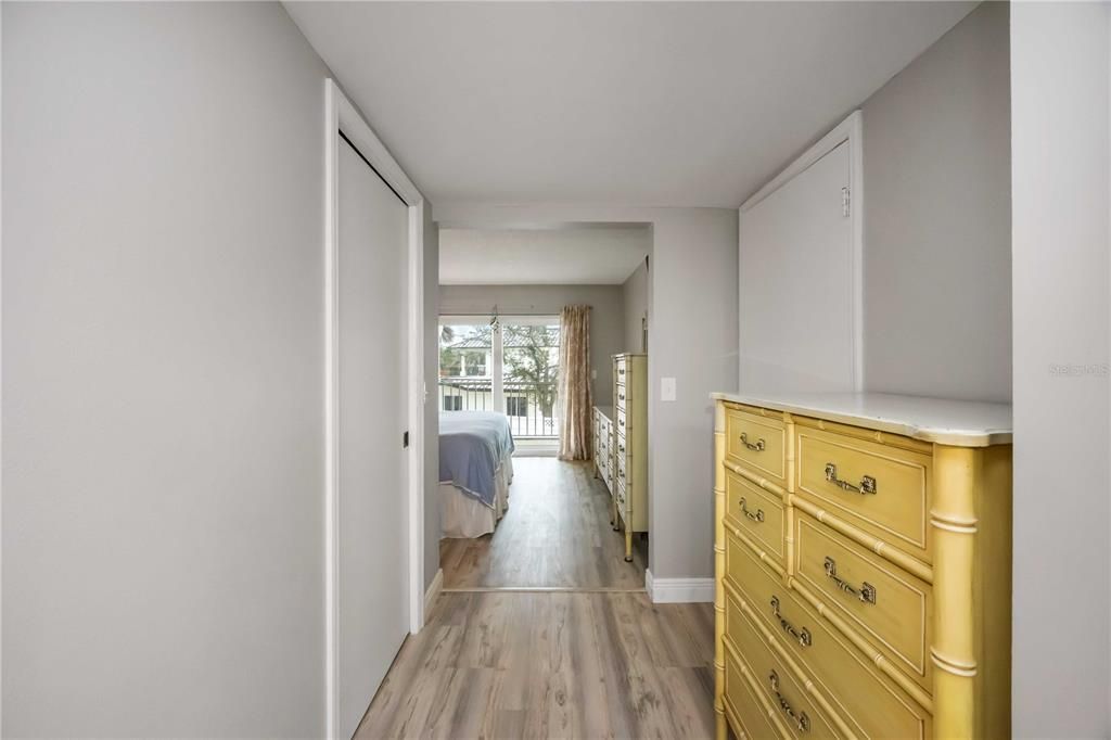 待售: $424,900 (2 贝兹, 2 浴室, 1046 平方英尺)