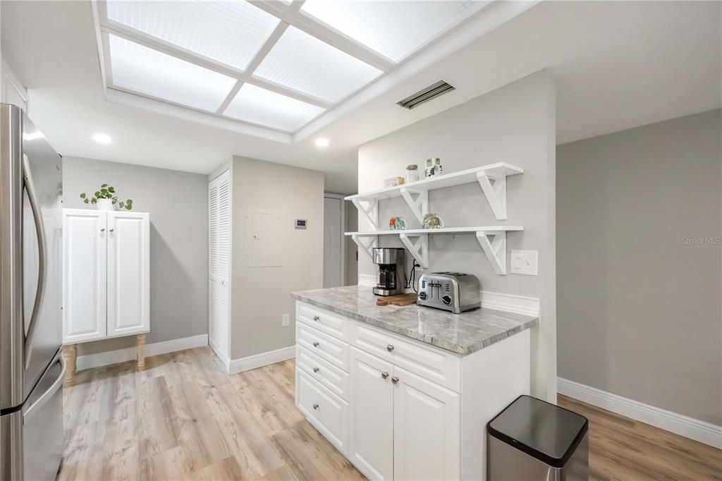 待售: $424,900 (2 贝兹, 2 浴室, 1046 平方英尺)