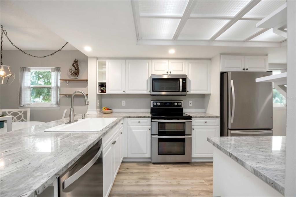 待售: $424,900 (2 贝兹, 2 浴室, 1046 平方英尺)