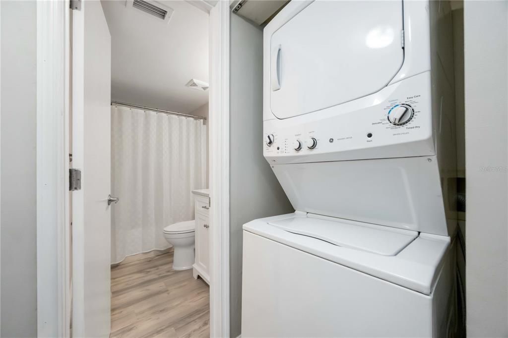 待售: $424,900 (2 贝兹, 2 浴室, 1046 平方英尺)