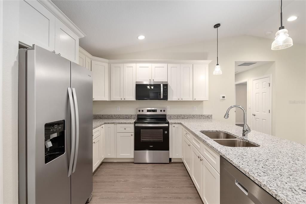 Active With Contract: $368,900 (3 beds, 2 baths, 1250 Square Feet)