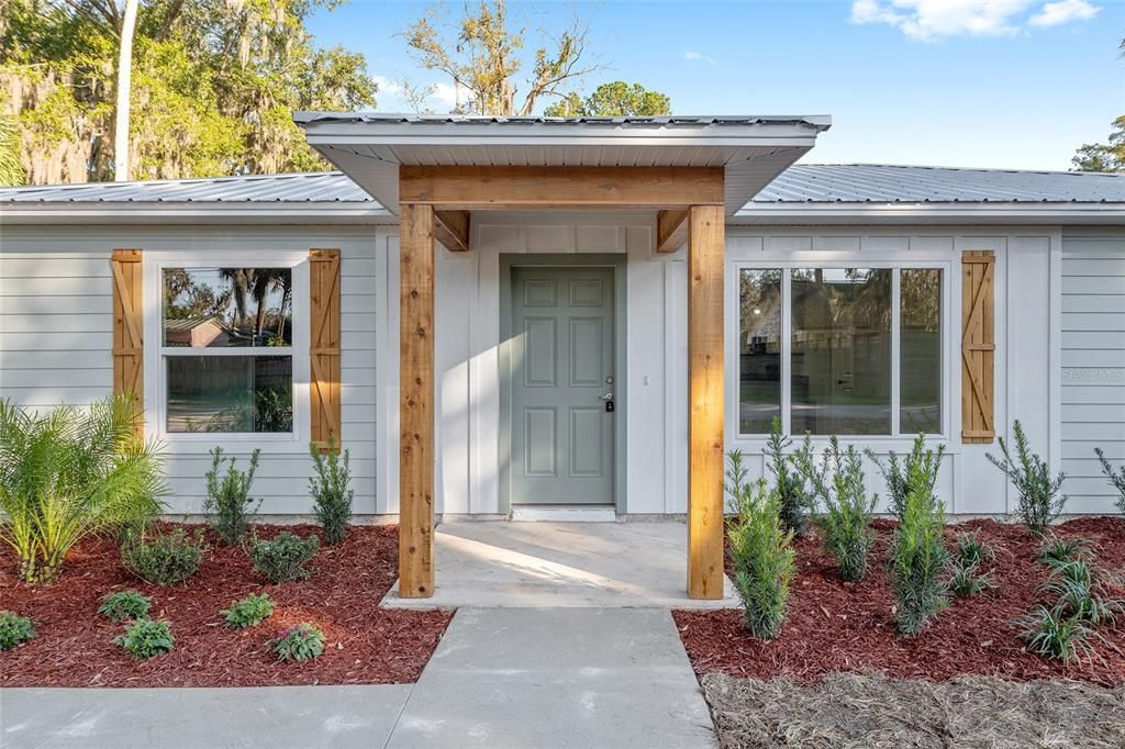 Active With Contract: $368,900 (3 beds, 2 baths, 1250 Square Feet)