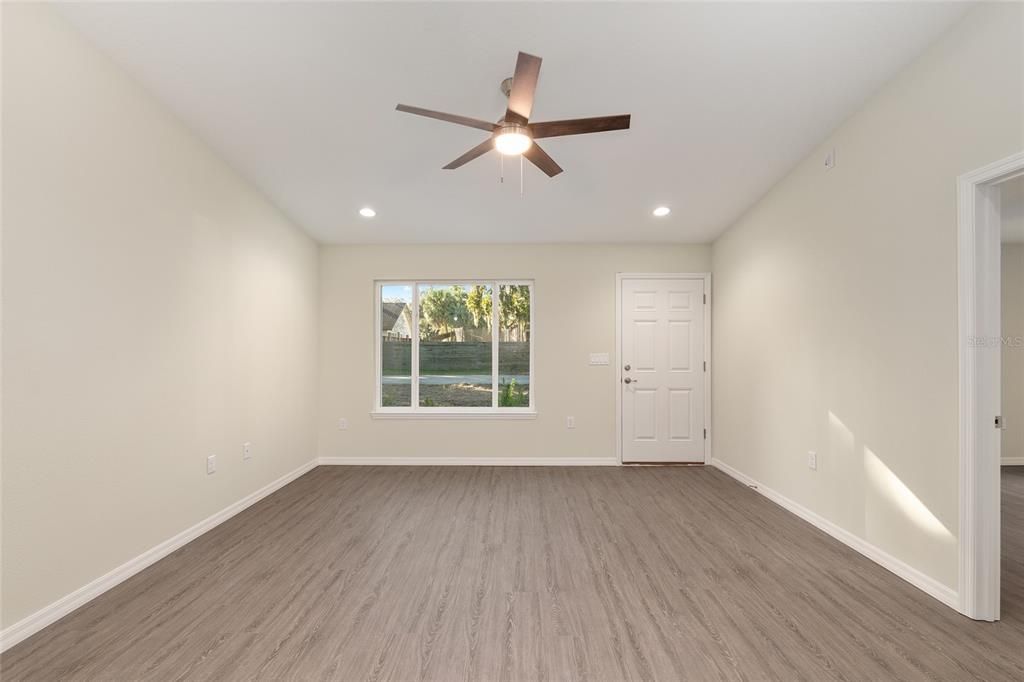 Active With Contract: $368,900 (3 beds, 2 baths, 1250 Square Feet)