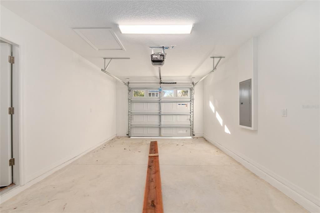 Active With Contract: $368,900 (3 beds, 2 baths, 1250 Square Feet)